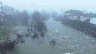 Снимка: Река Арда заля мост и откъсна от света пет села 