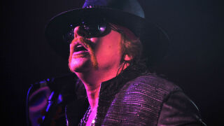 Аксел Роуз от Guns N’ Roses на 64 г. - в рокенрола все още има бог! (СНИМКИ + ВИДЕО)