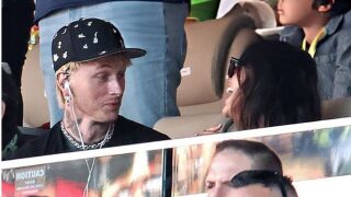 Ейса гледа SuperBowl, но не с Григор, а с друг мъж (СНИМКИ) 