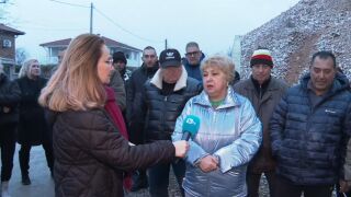 Снимка: Кал и дупки: Жители на Скутаре излязоха на протест заради улица в окаяно състояние