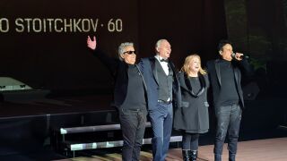 Христо Стоичков по-щастлив от всякога на Свети Валентин: Обичайте се така, както ние!