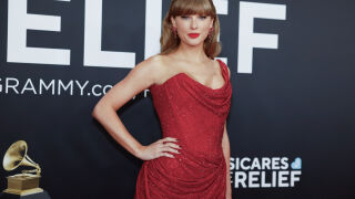 Звезден успех: Тейлър Суифт е отличена за най-продаван изпълнител! (СНИМКИ)