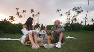 След победата в "Ергенът" 5: Стоян и Симона на луксозна среща (ВИДЕО)