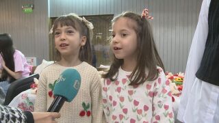 Снимка: „Марта фест“: Деца от Благоевград изработват мартеници, с които ще украсят кв. „Вароша“