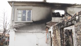 Снимка: След като мъж и жена обгоряха при пожар в дома си в Сливенско: Призив за помощ за събиране на пари