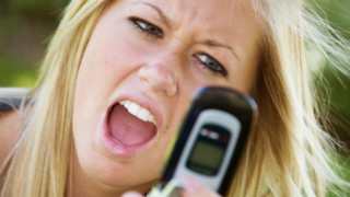 SMS-ите – желязната завеса на емоционалния агресор