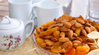 Храни и напитки за здрав сън