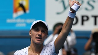 Светлана Кузнецова превърна корта във фризьорски салон (ВИДЕО)