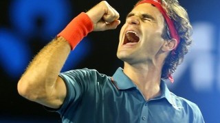 Федерер се завърна на корта с победа