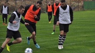 Славия започна контролите с поражение