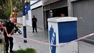 Стрелба и двама ранени на представянето на треньор в Аржентина (СНИМКИ)