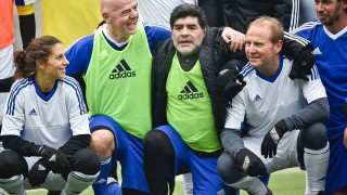 Легенди и президентът на ФИФА загряха за 