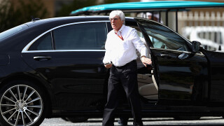 Арестуваха бившия шеф на Формула 1 заради незаконно оръжие 