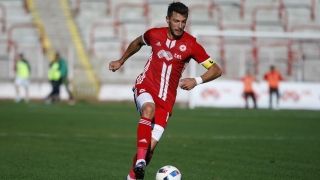 Манолев с изваден лакът на лявата ръка, остават съмнения за счупване