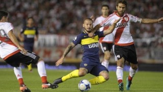 Аржентинското Суперкласико завърши с бой и три червени картона (ВИДЕО)