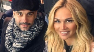 Руска красавица прави компания на Гуардиола на мач във Франция