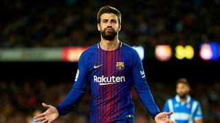 Изоставен от Шакира, Пике се разделя и с 