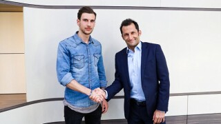 Официално: Леон Горецка в 