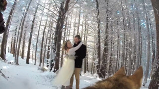 Кучето на тази двойка заснема сватбата им (ВИДЕО)