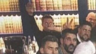 В Англия разследват вратар за нацистки поздрав