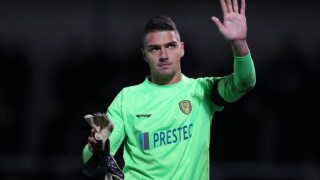 Български вратар остава в Англия