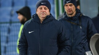 Прегръдки и сълзи на последната 