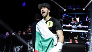 Кикбокс звездата ни Копривленски преподписа с GLORY