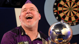 Цветният шампион по дартс (ВИДЕО)