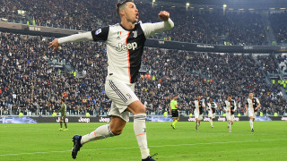 УЕФА сменила схемата на Идеалния отбор, за да вкара Роналдо