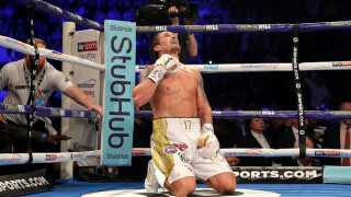 Зеленски надъхва Усик преди боя в Джеда