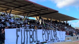 Странна демокрация и английски нрави в съперника на 