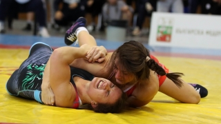 Евелина Николова тушира 3-кратната европейска шампионка Биляна Дудова