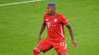 Недоволство в Германия: Салоните са затворени, но футболистите са с нови прически