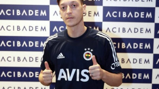 Йозил нарушава традицията с нов номер във 