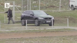 Бербатов изгледа от колата си загуба на 