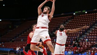 Първи дабъл-дабъл за Везенков в Евролигата при загуба на 