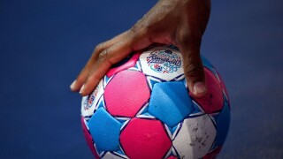 106 положителни проби за коронавирус на европейското по хандбал 