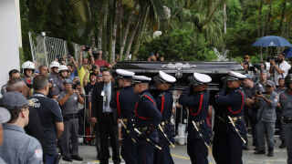 Бразилия погреба Краля на футбола (ВИДЕО)