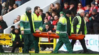Нокаутираха рефер в Англия, изнесоха го на носилка (ВИДЕО)