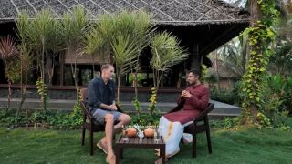 Томас Тухел на подмладяваща терапия в Индия