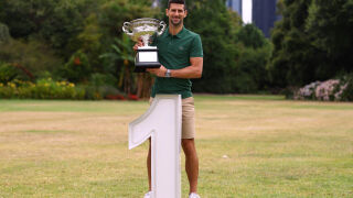 Скандално знаме хвърли петно върху триумфа на Джокович