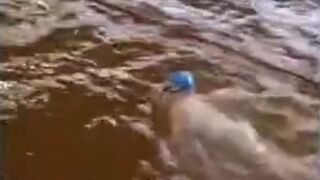 Деца в кафявата вода: Шокиращи кадри от басейна в Перник (ВИДЕО)