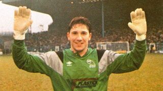 Нападателят, който се напи, вкара на Сити и опази чиста мрежа със счупен пръст