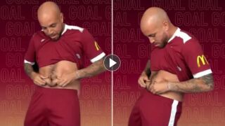 Пъпът ми говори: Това ли е най-странната радост след гол? (ВИДЕО)