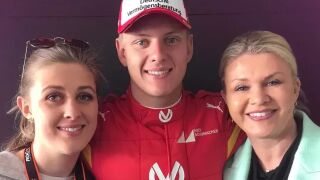 Дъщерята на Шумахер се омъжва във вилата, в която той живее