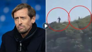 3-метров извънземен? Не, Питър Крауч на почивка (ВИДЕО)