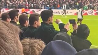 Странни мъже си миха зъбите на Челси - Фулъм (ВИДЕО)