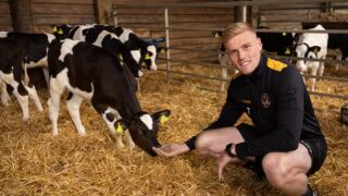 Доеше крави до 25-годишна възраст, сега иска скалпа на Юнайтед (СНИМКИ)