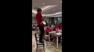 Фалшиво, но от сърце: Нов в ЦСКА пя пред всички на вечеря (ВИДЕО)