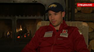 Радо Янков атакува подиума в Банско с патриотична каска (ВИДЕО)